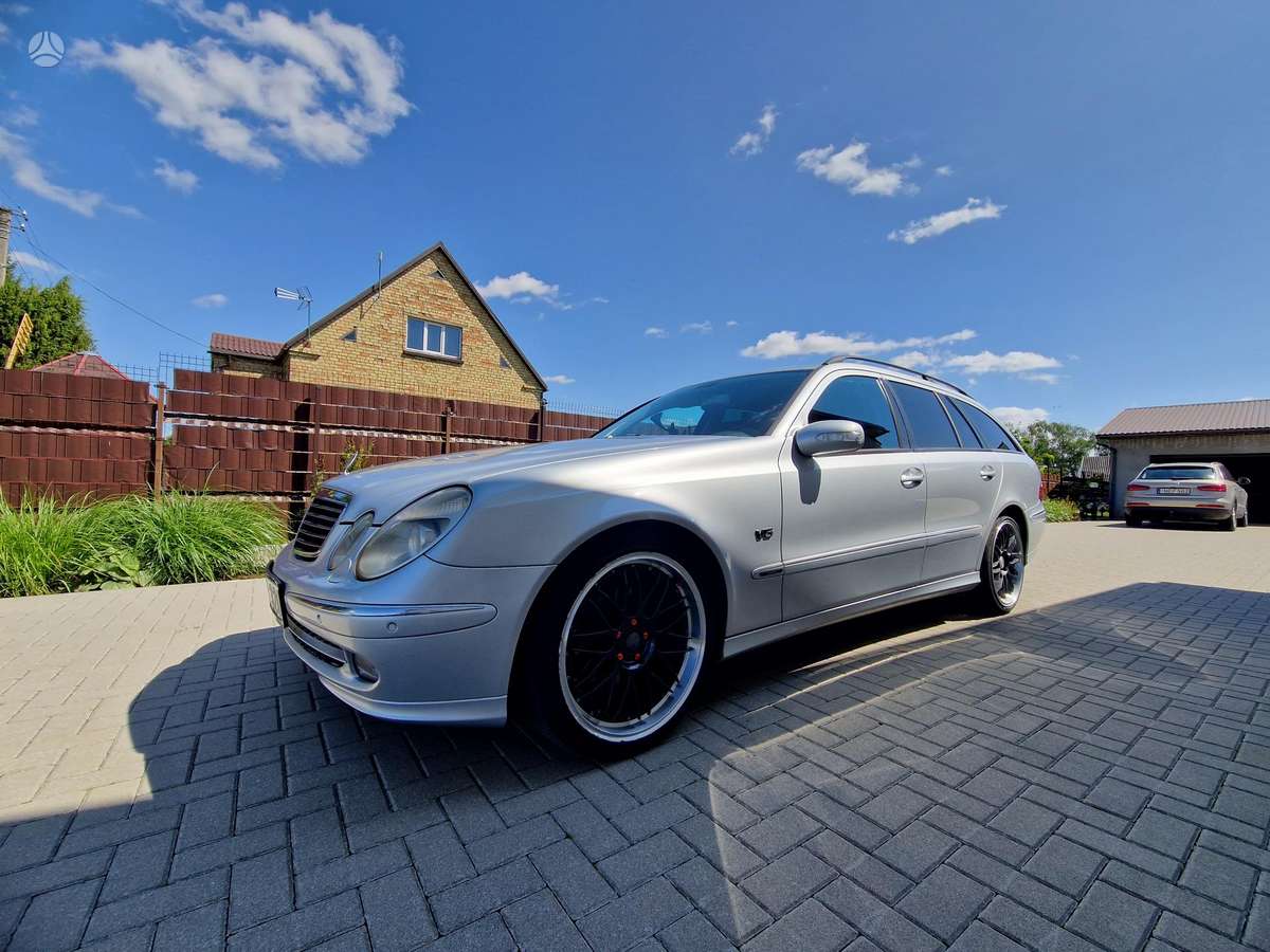 Mercedes-Benz E320 2006 — photo 29