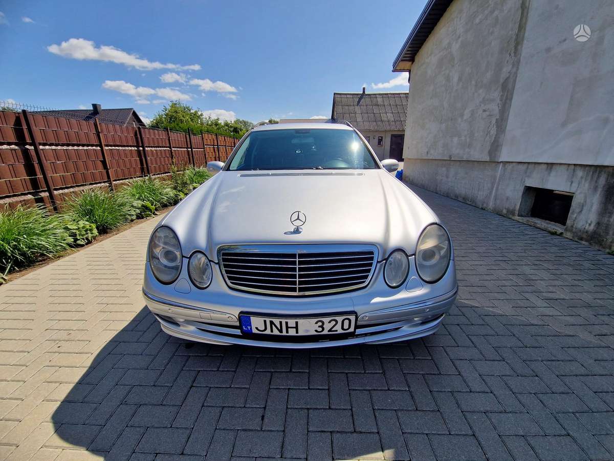 Mercedes-Benz E320 2006 — photo 30