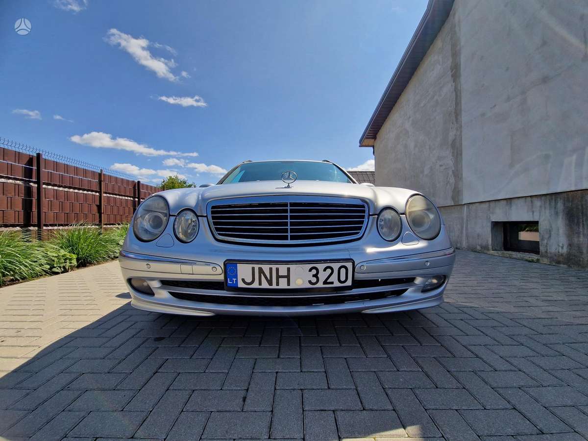 Mercedes-Benz E320 2006 — photo 31