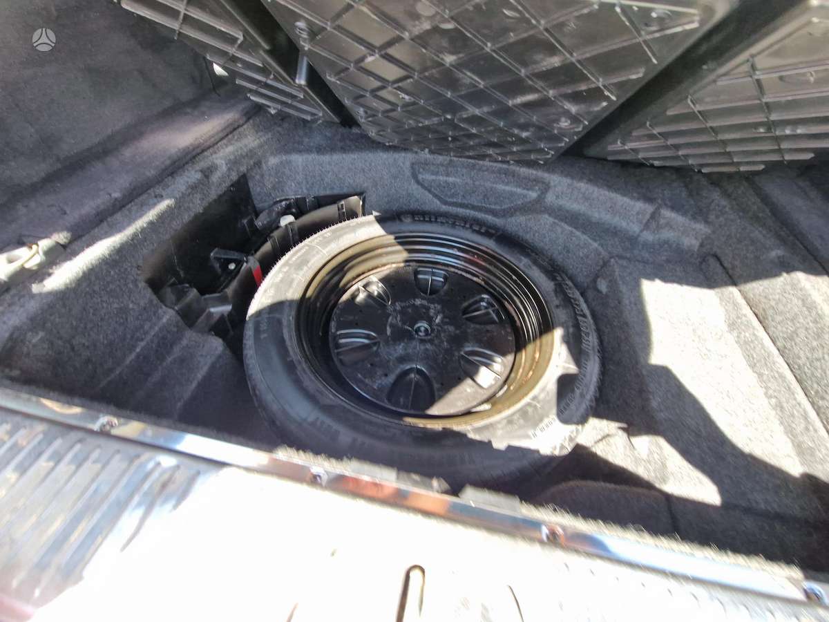 Mercedes-Benz E320 2006 — photo 37