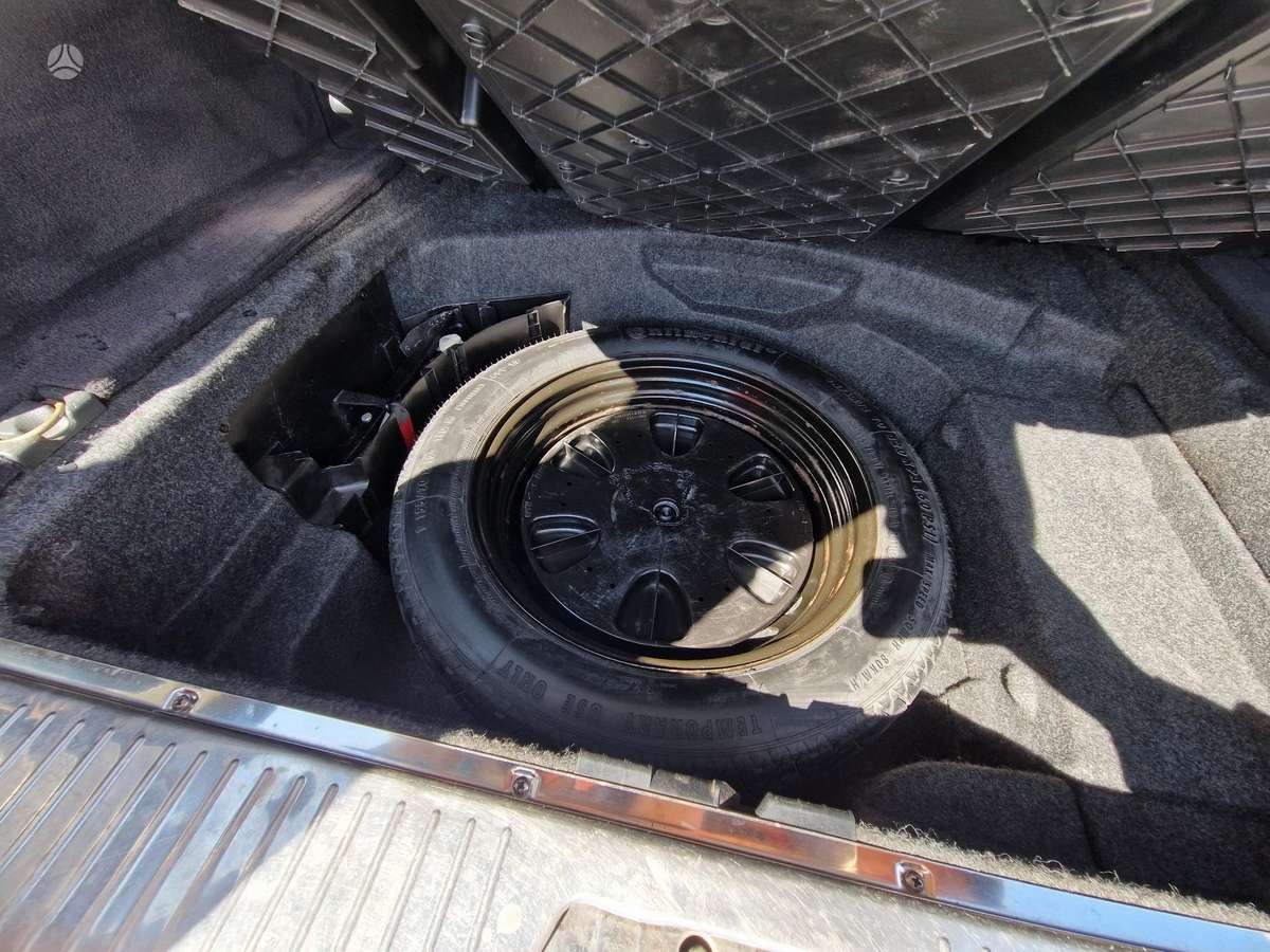Mercedes-Benz E320 2006 — photo 38