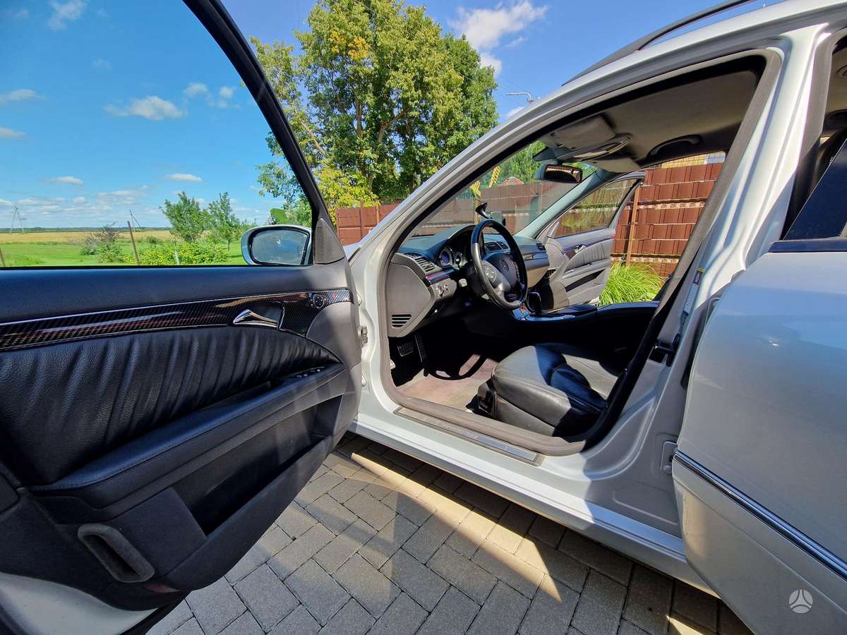 Mercedes-Benz E320 2006 — photo 46