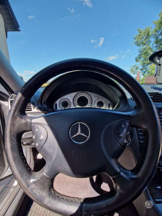 Mercedes-Benz E320 2006 — photo 48
