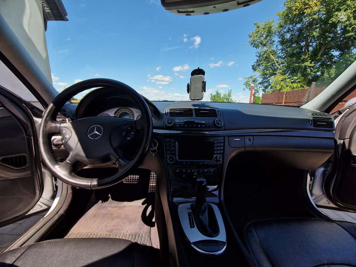 Mercedes-Benz E320 2006 — photo 52