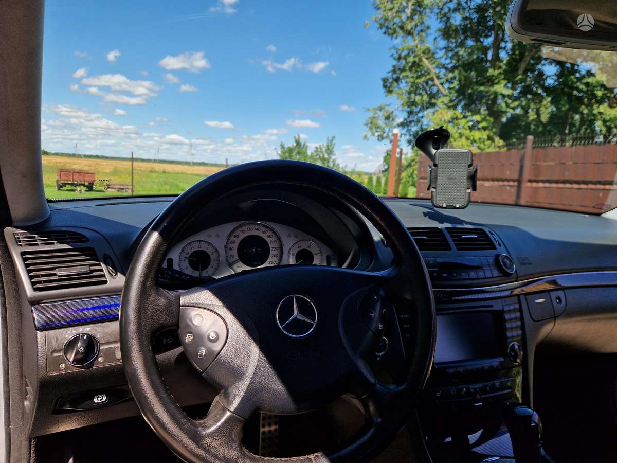 Mercedes-Benz E320 2006 — photo 53
