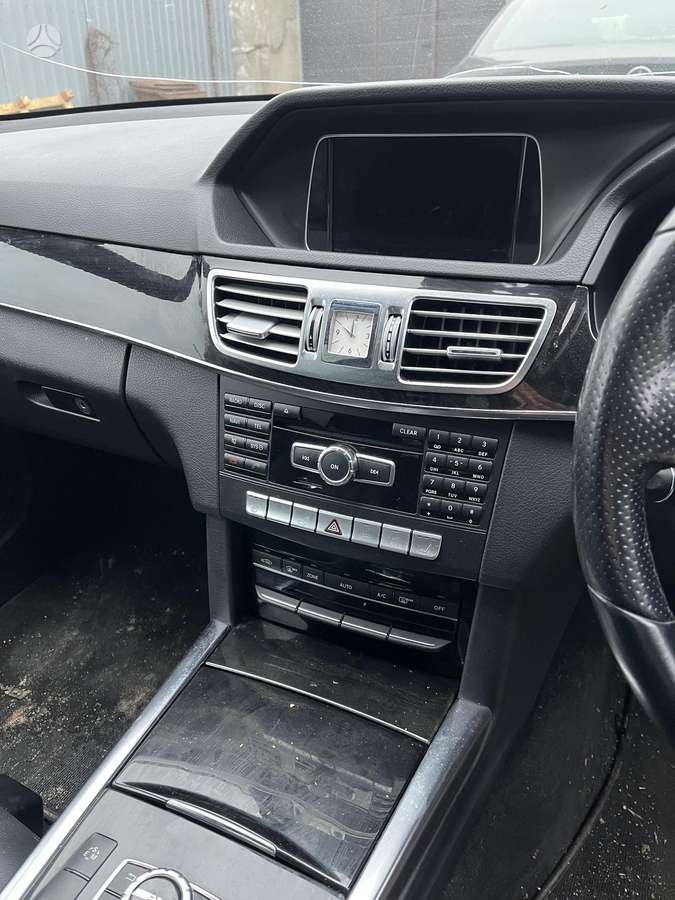 Mercedes-Benz E250 2015 — photo 14