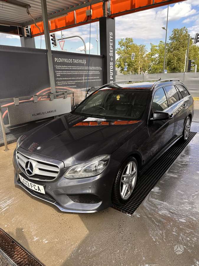 Mercedes-Benz E250 2015 — rear view