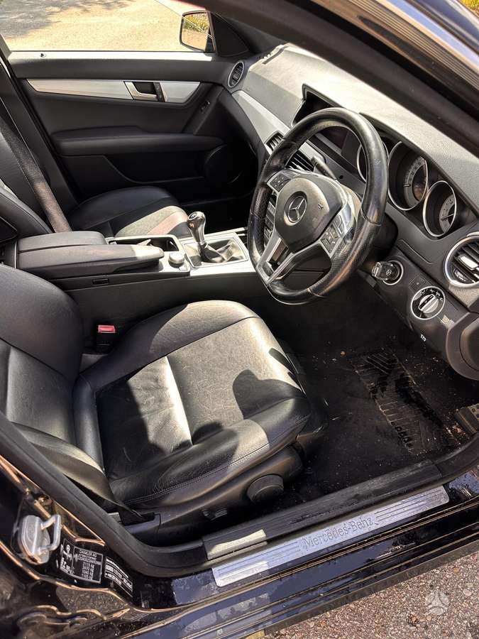 Mercedes-Benz E250 2015 — photo 9