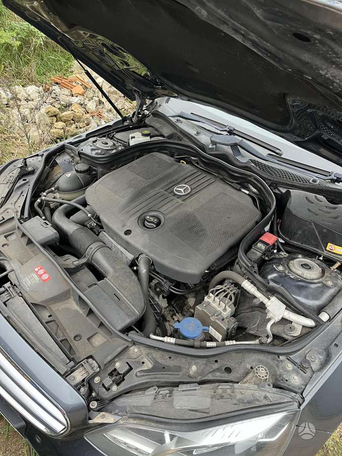 Mercedes-Benz E250 2015 — photo 9