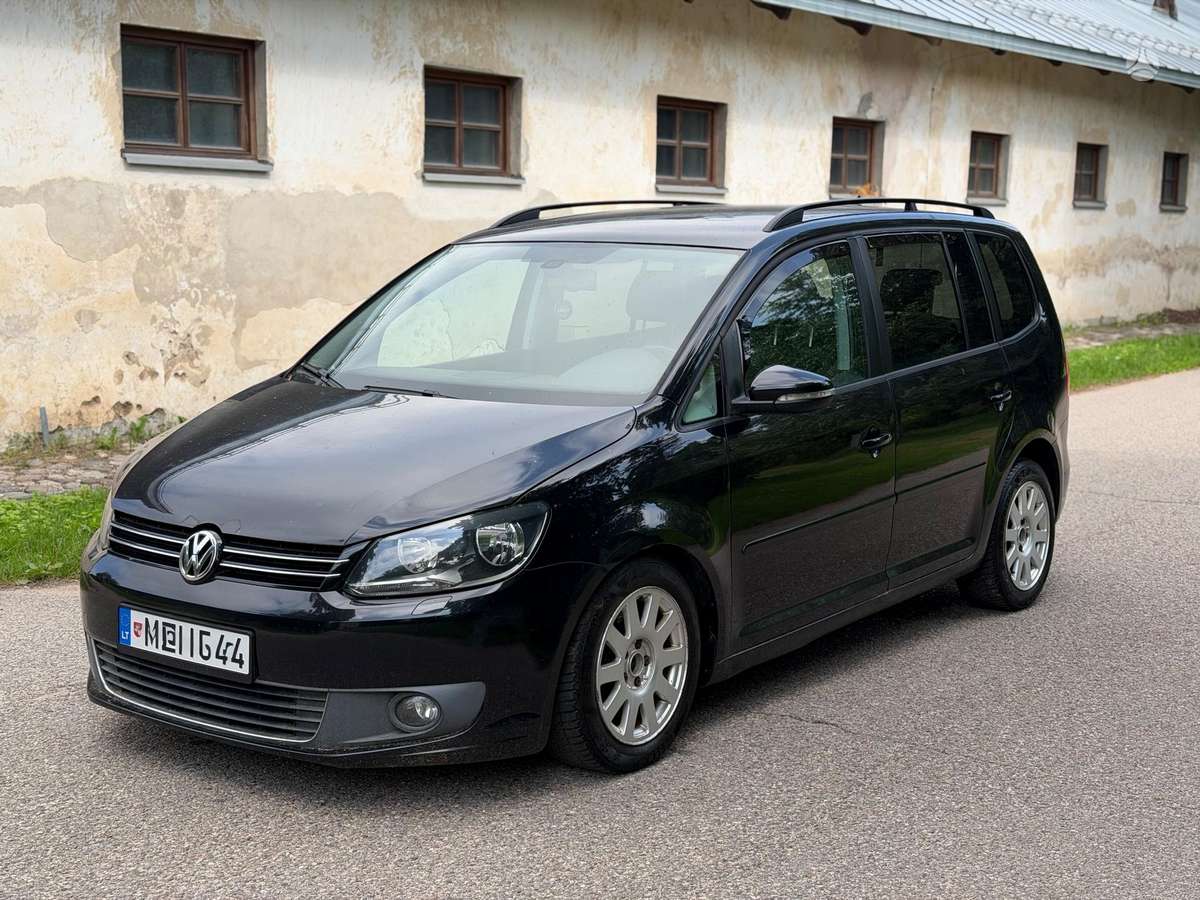Volkswagen Touran 2012 — rear view