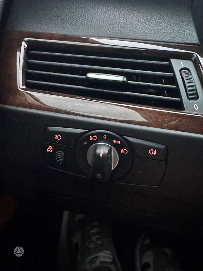BMW 523 2010 — photo 10