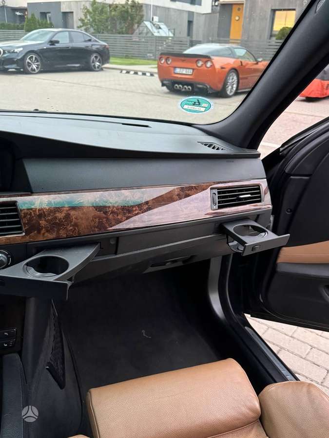 BMW 523 2010 — photo 11