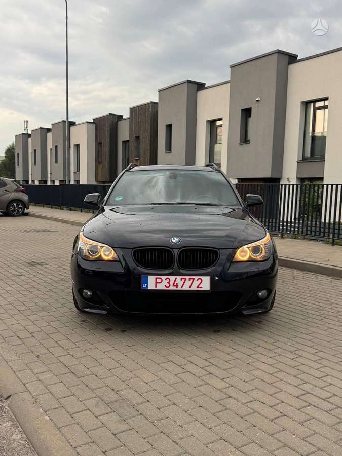 BMW 523 2010 — rear view