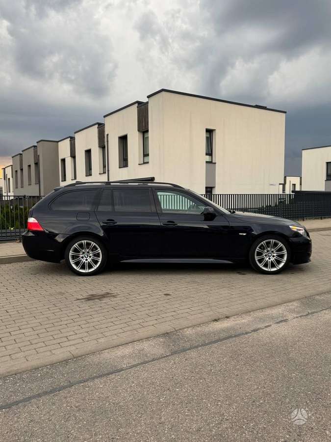 BMW 523 2010 — interior
