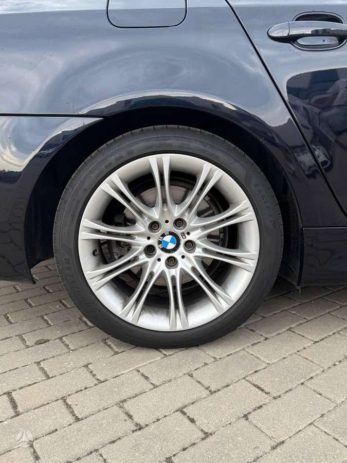 BMW 523 2010 — photo 6