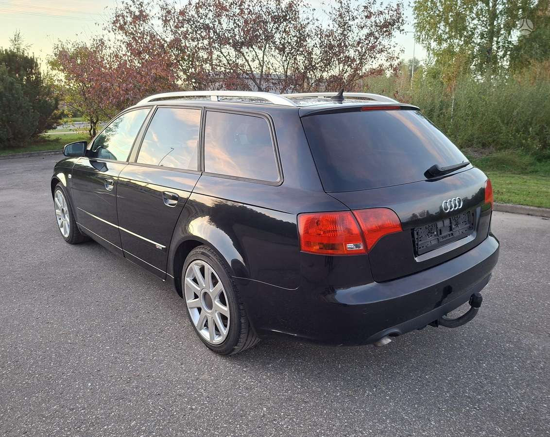 Audi A4 2006 — салон