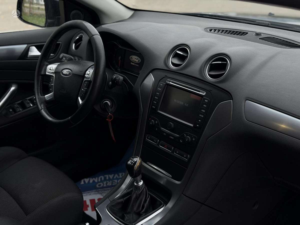 Ford Mondeo 2013 — photo 17