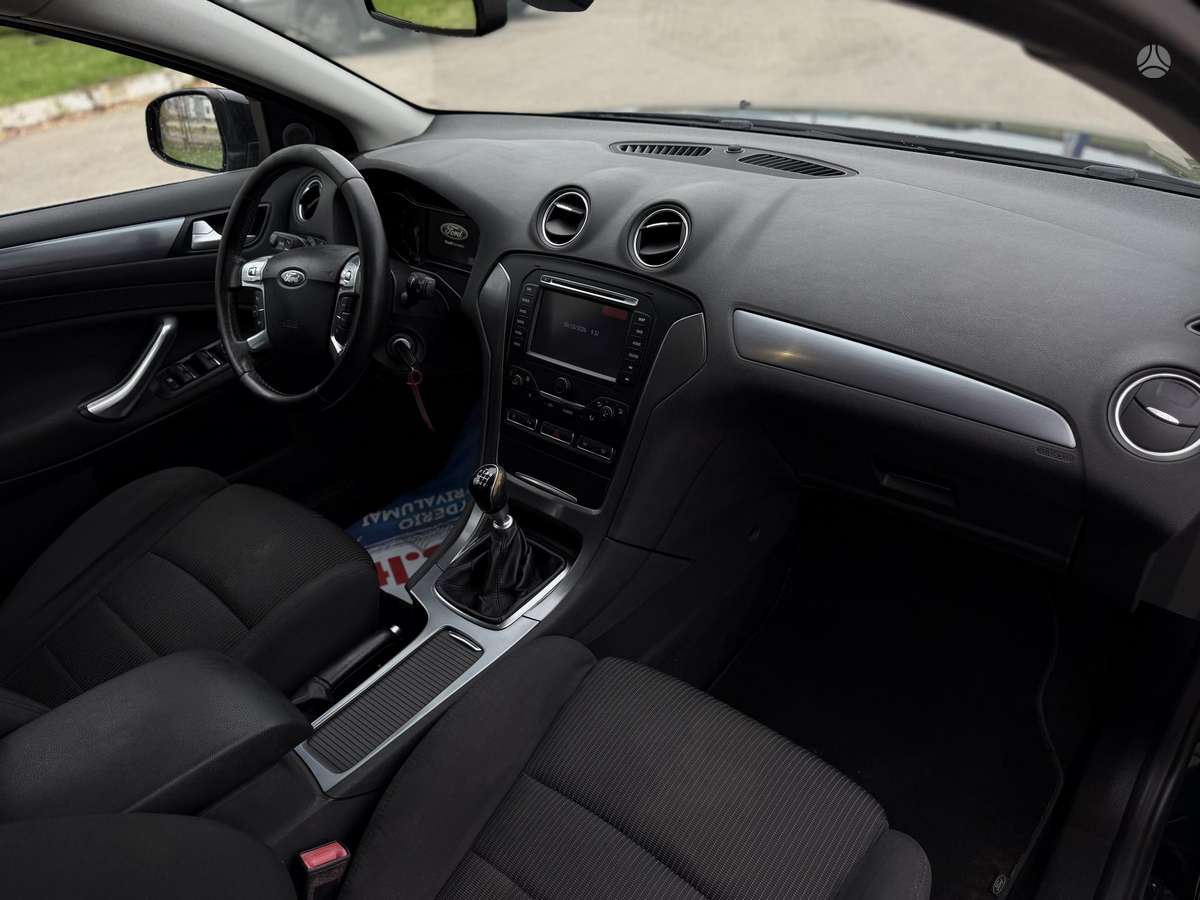 Ford Mondeo 2013 — photo 18