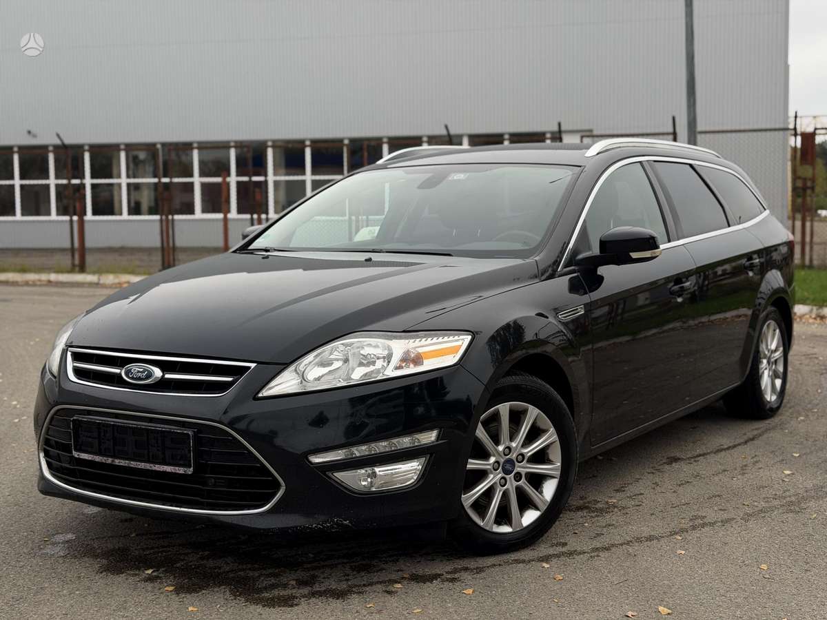 Ford Mondeo 2013 — rear view