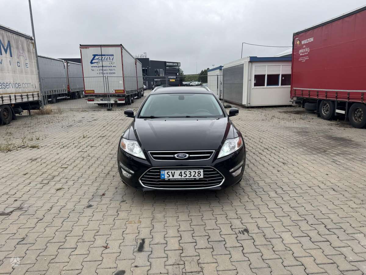 Ford Mondeo 2013 — rear view