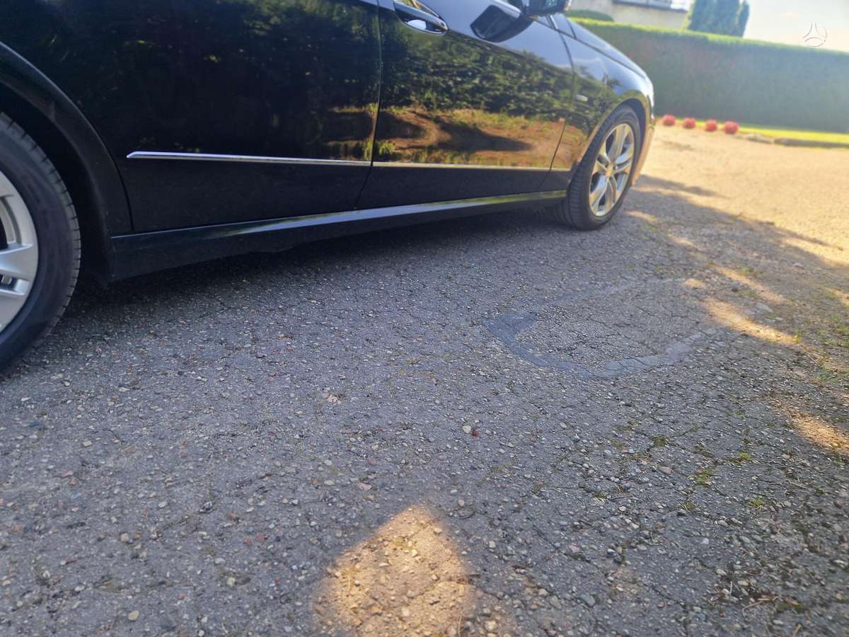 Mercedes-Benz E220 2011 — photo 10