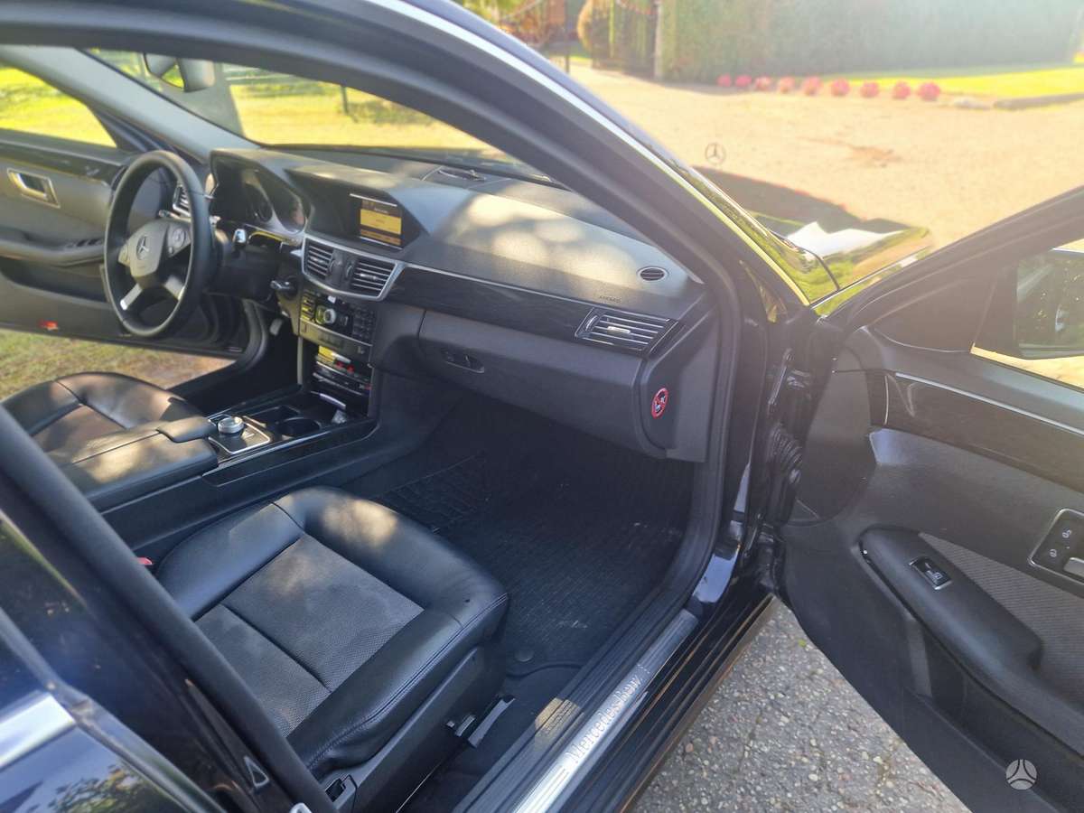 Mercedes-Benz E220 2011 — photo 19