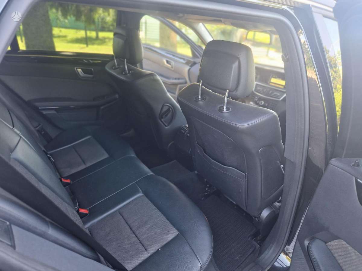 Mercedes-Benz E220 2011 — photo 20