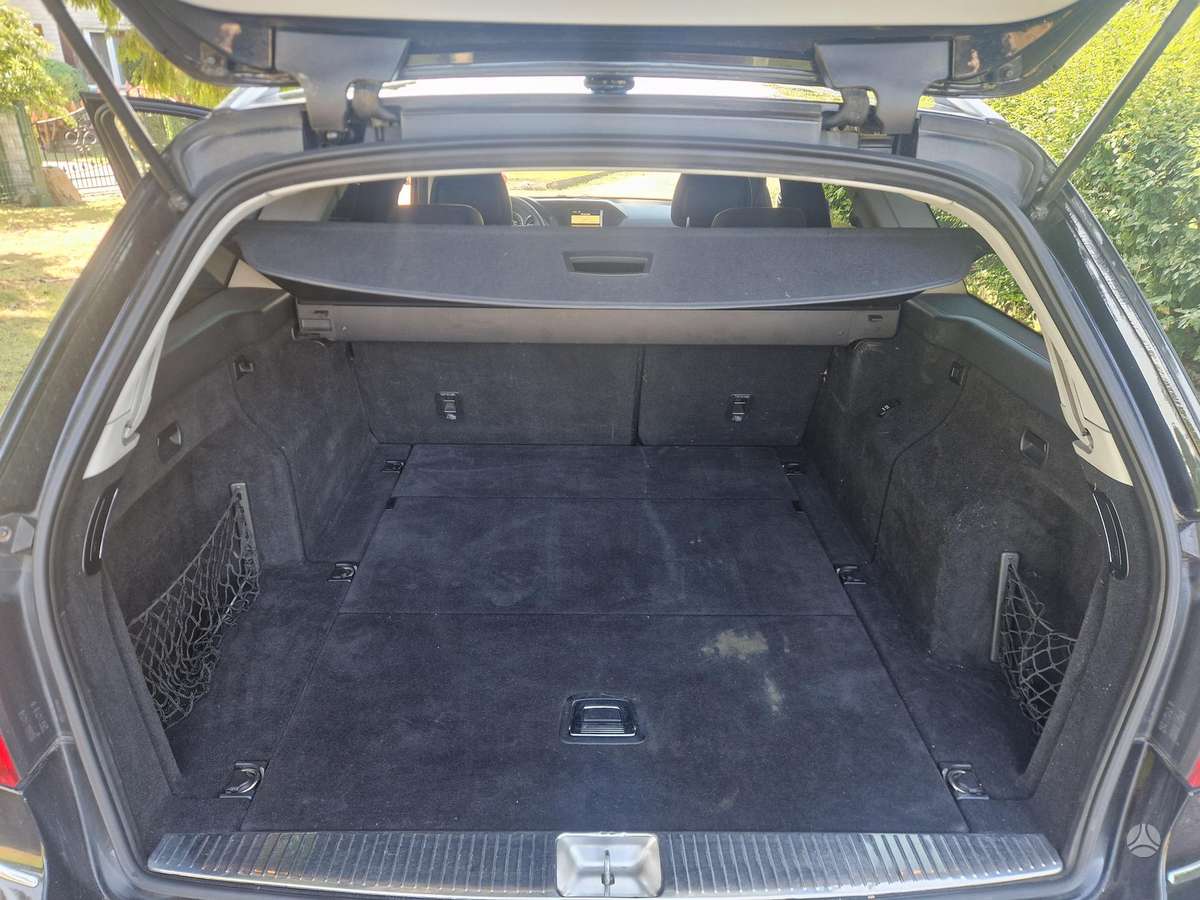 Mercedes-Benz E220 2011 — photo 21