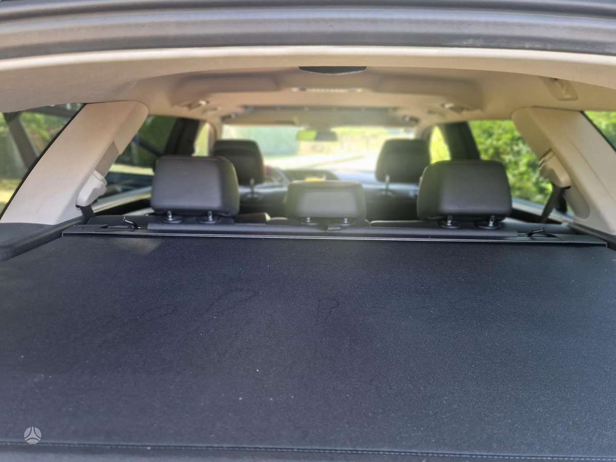Mercedes-Benz E220 2011 — photo 22
