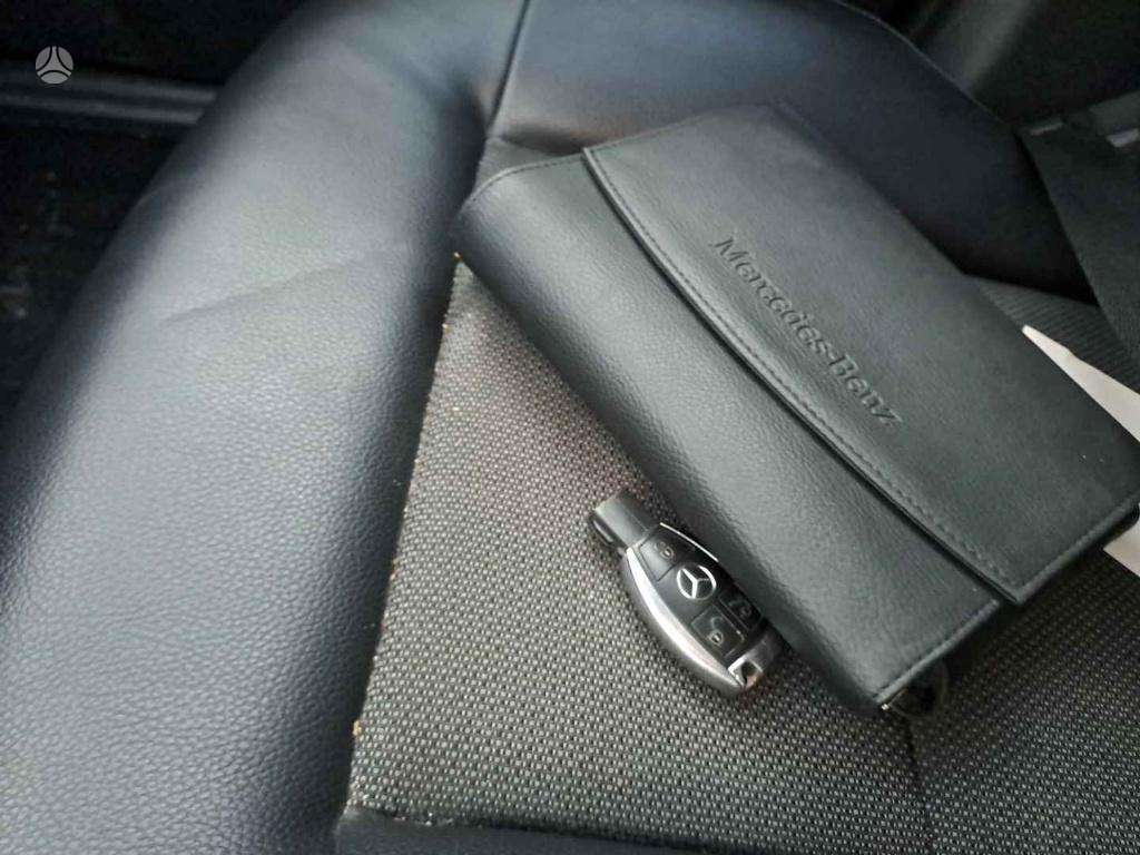 Mercedes-Benz E220 2011 — photo 27