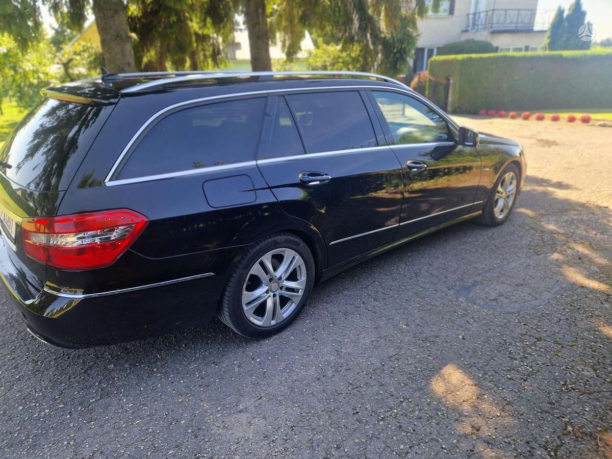 Mercedes-Benz E220 2011 — photo 7