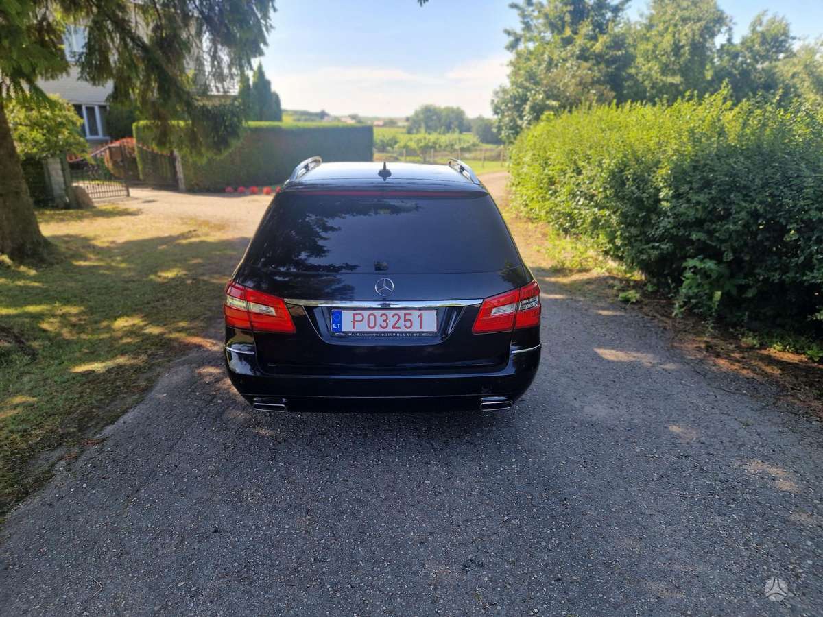 Mercedes-Benz E220 2011 — photo 8