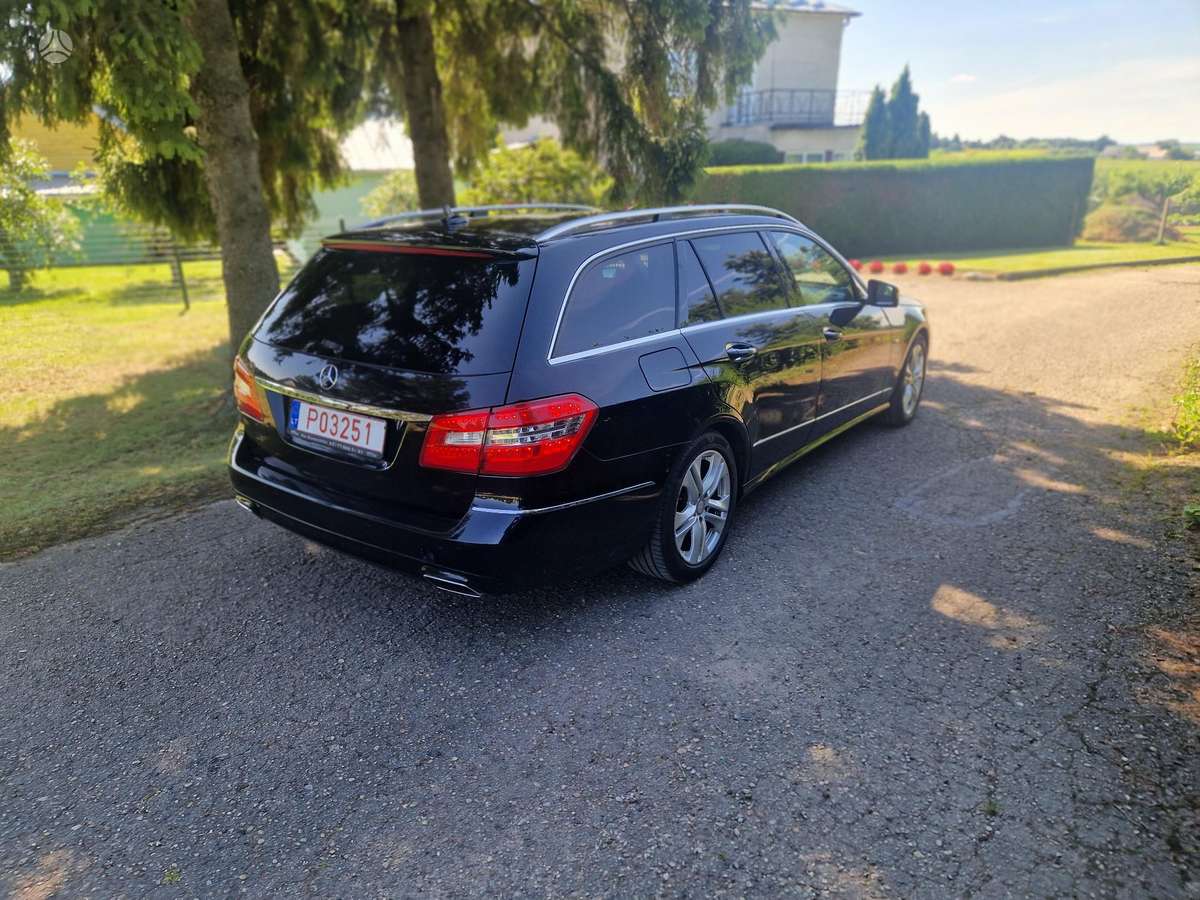 Mercedes-Benz E220 2011 — photo 9