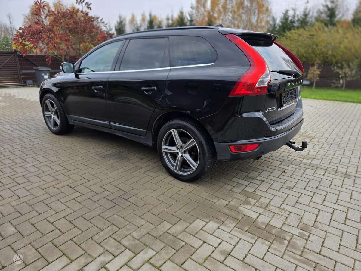 Volvo XC60 2010 — салон