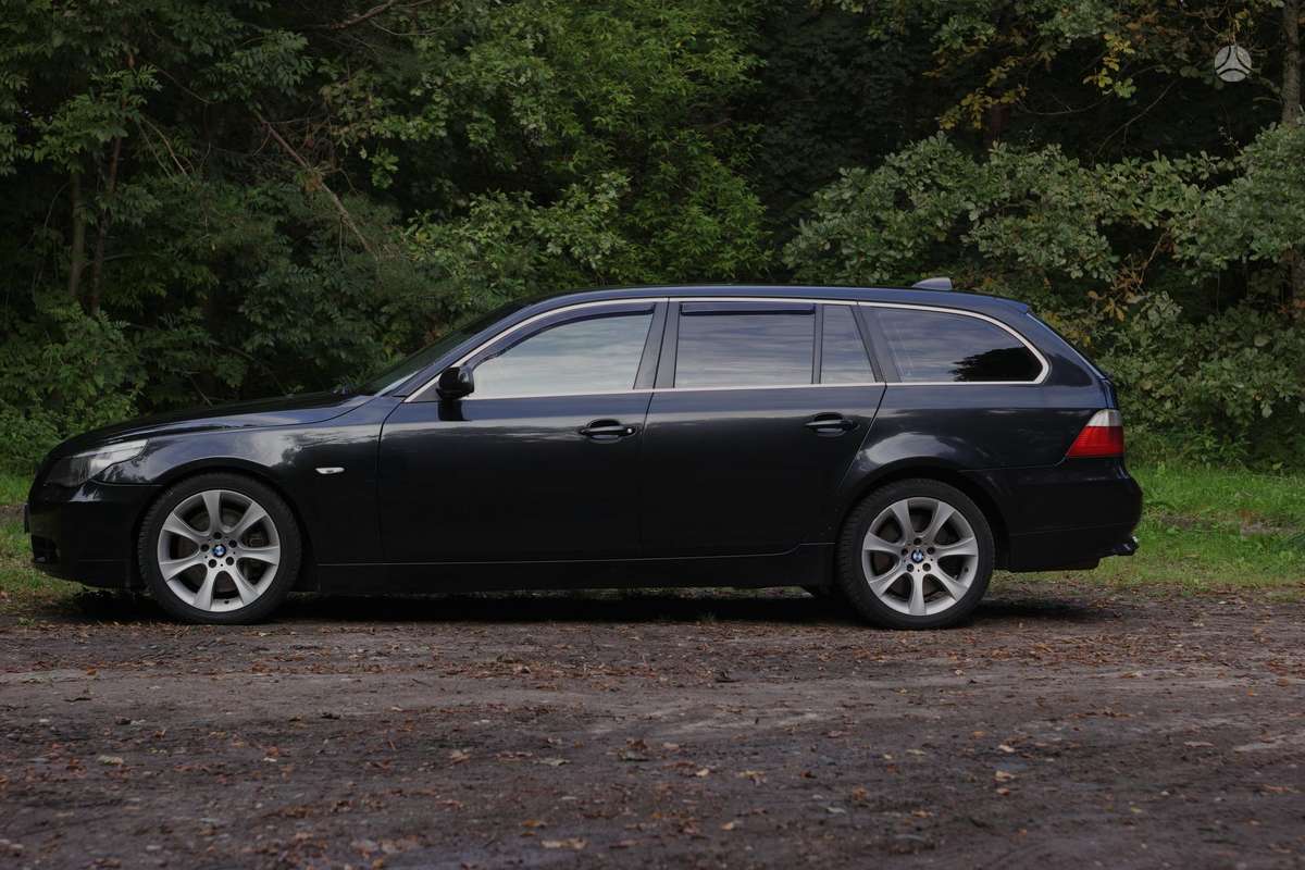BMW 535 2005 — rear view