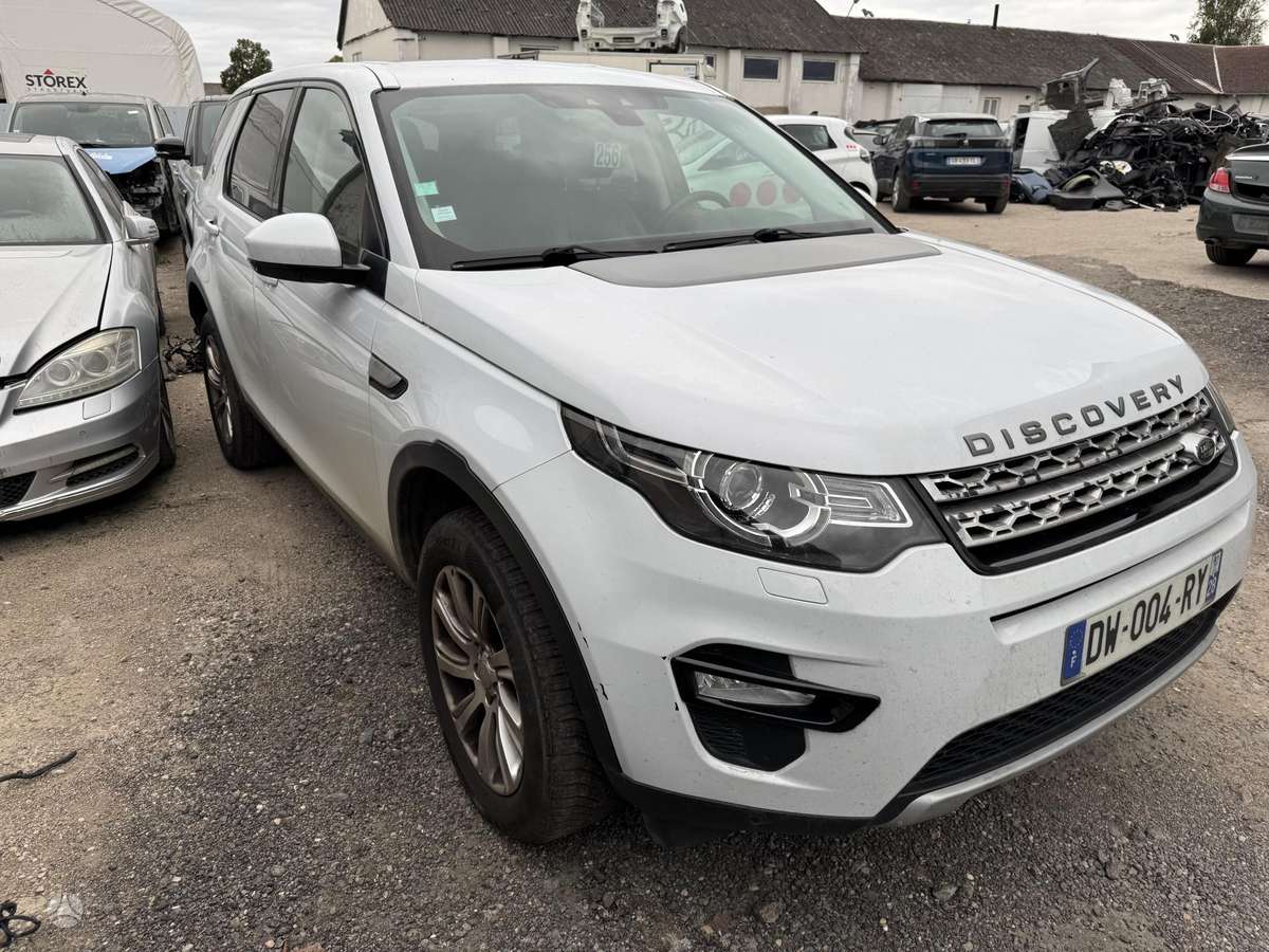 Land Rover 2015 — rear view