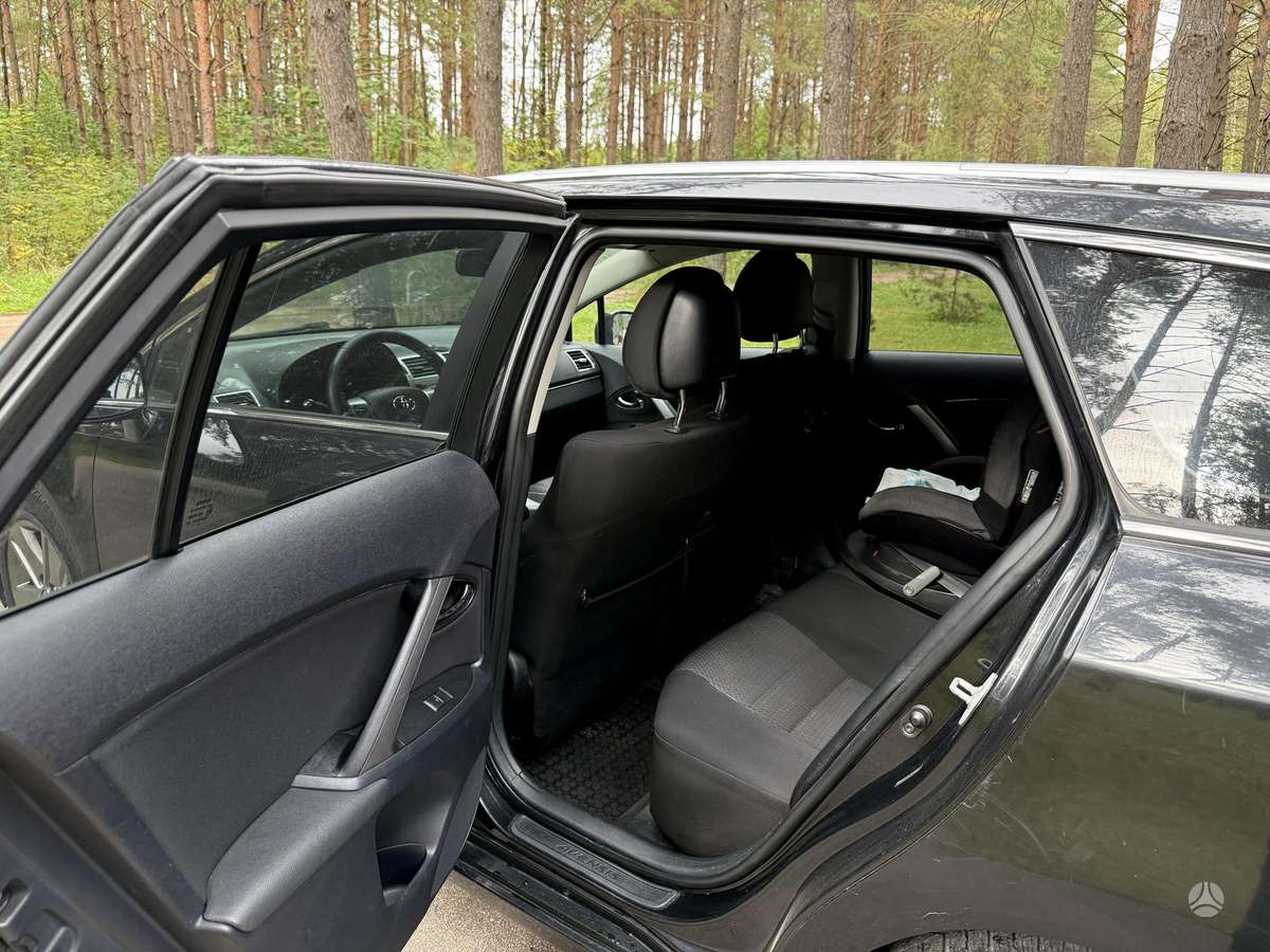 Toyota Avensis 2013 — photo 8