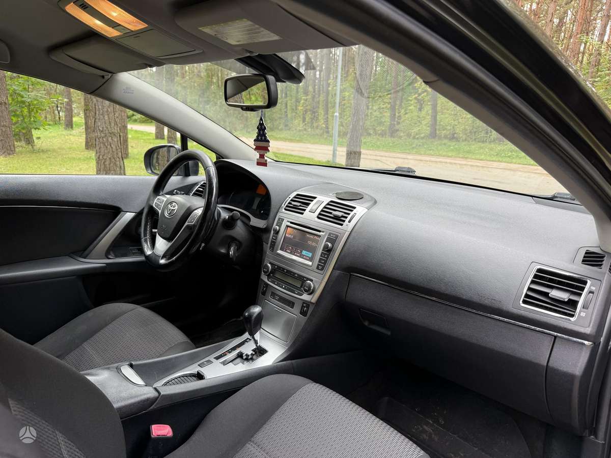 Toyota Avensis 2013 — photo 9