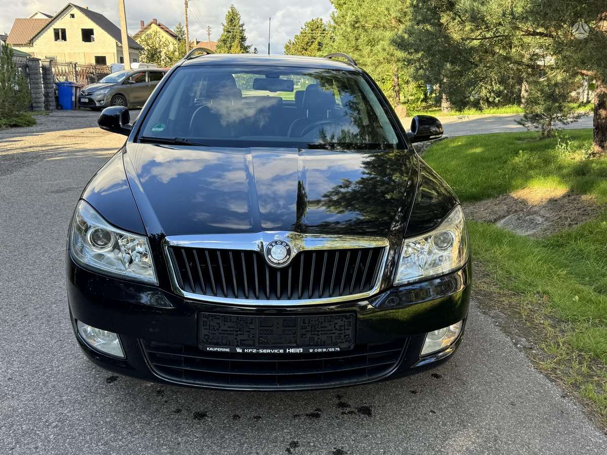Skoda Octavia 2010 — rear view