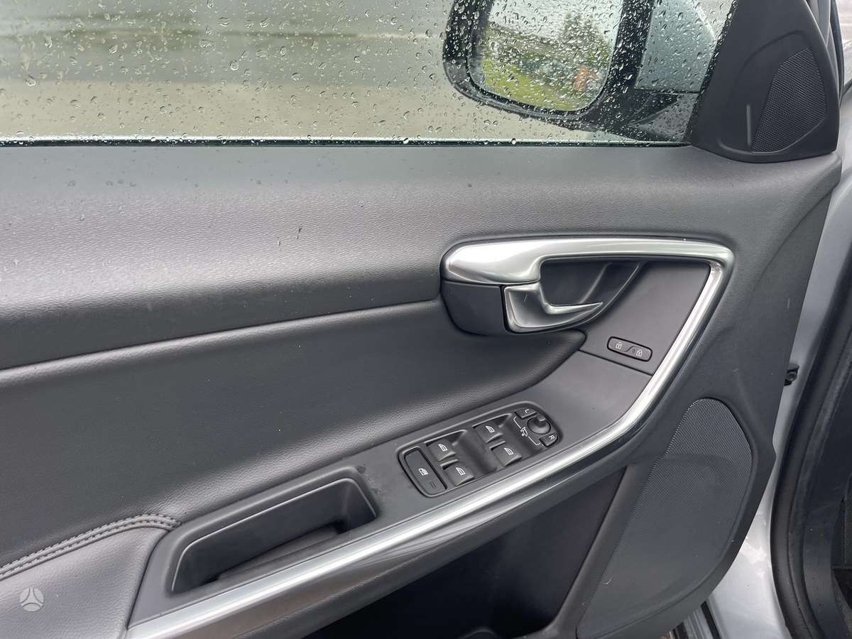 Volvo V60 2014 — photo 12