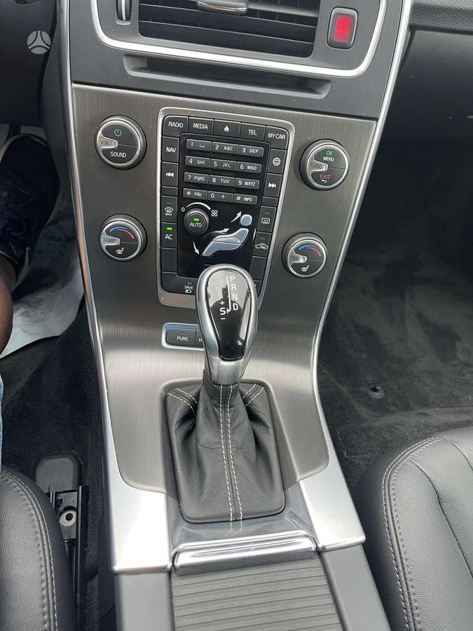Volvo V60 2014 — photo 16