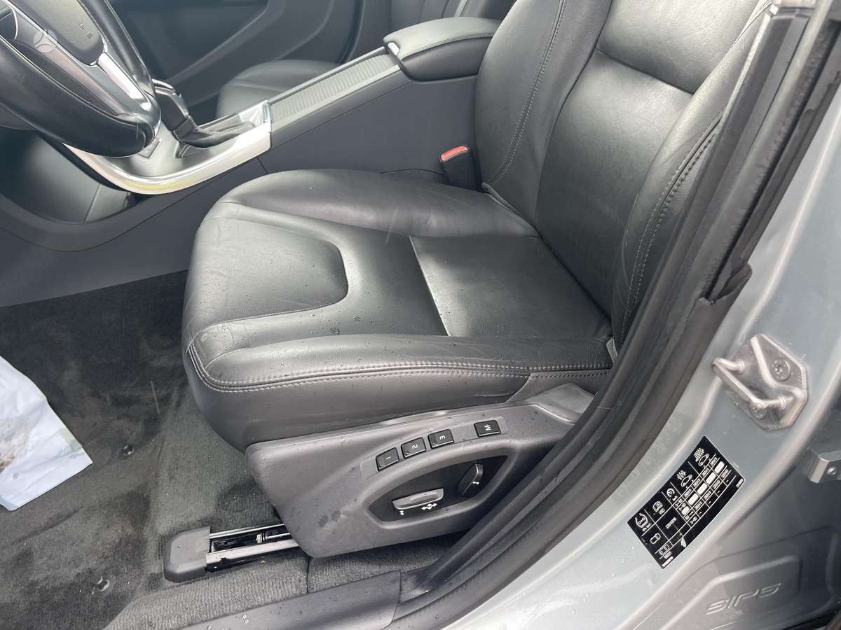 Volvo V60 2014 — photo 17