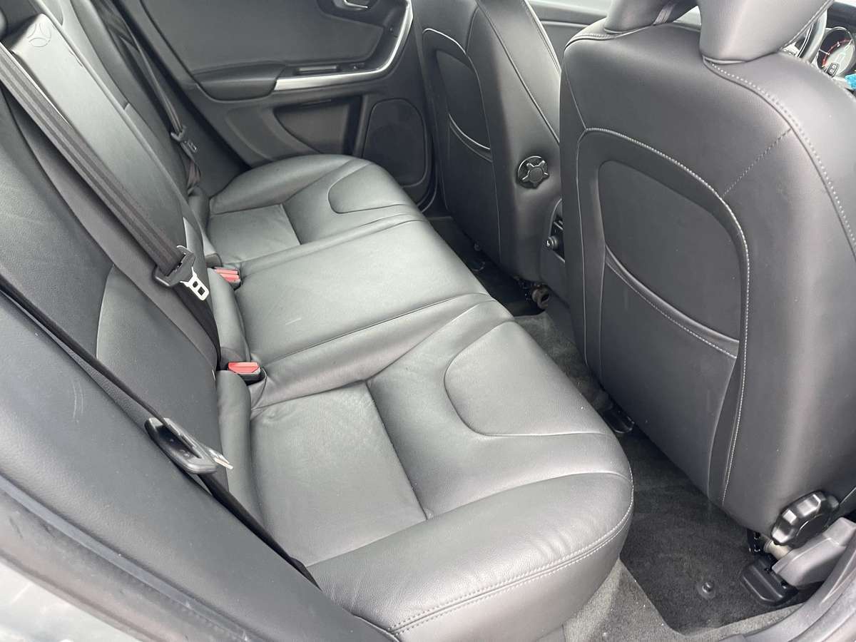 Volvo V60 2014 — photo 19