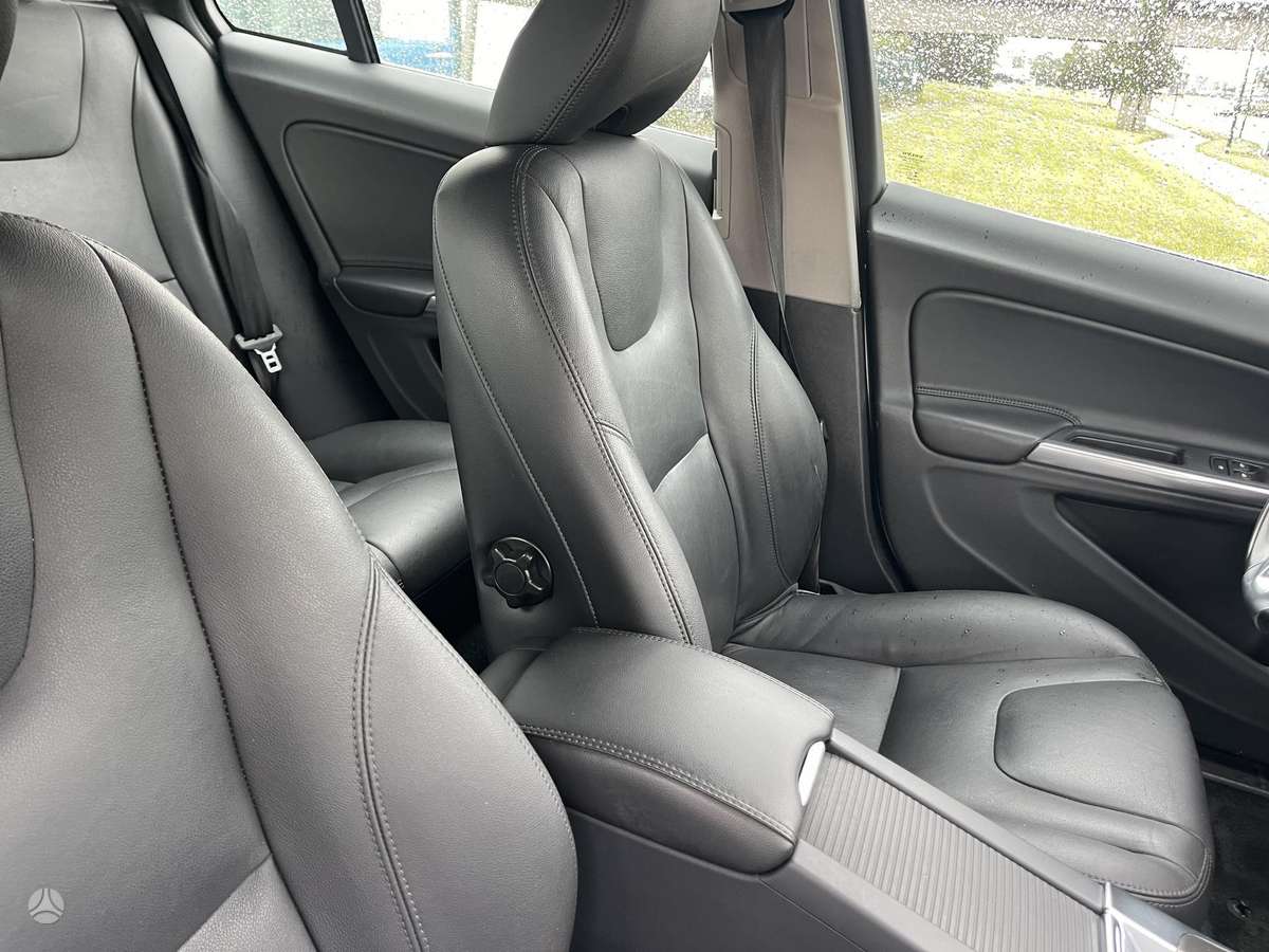 Volvo V60 2014 — photo 21