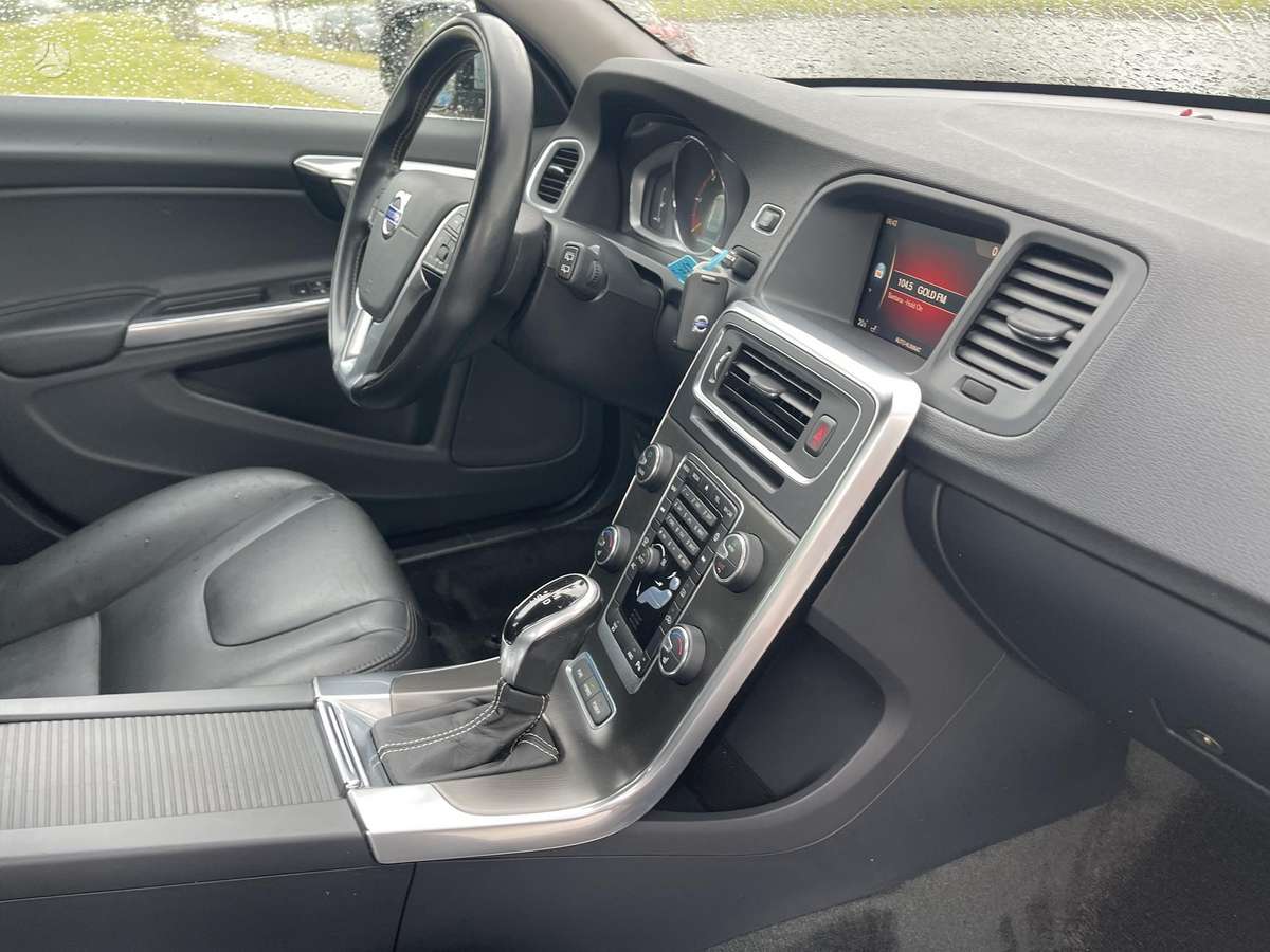 Volvo V60 2014 — photo 22
