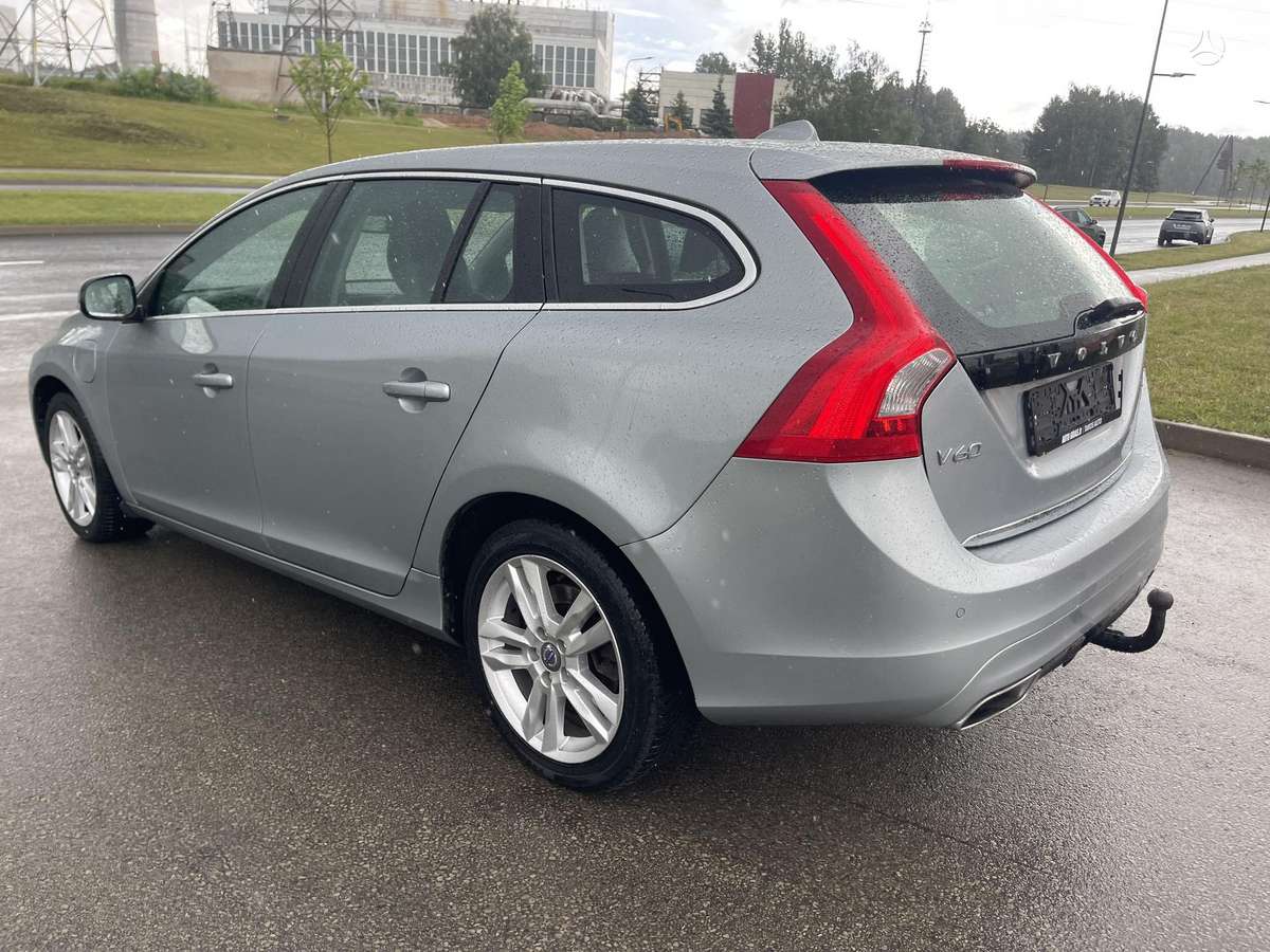 Volvo V60 2014 — photo 8