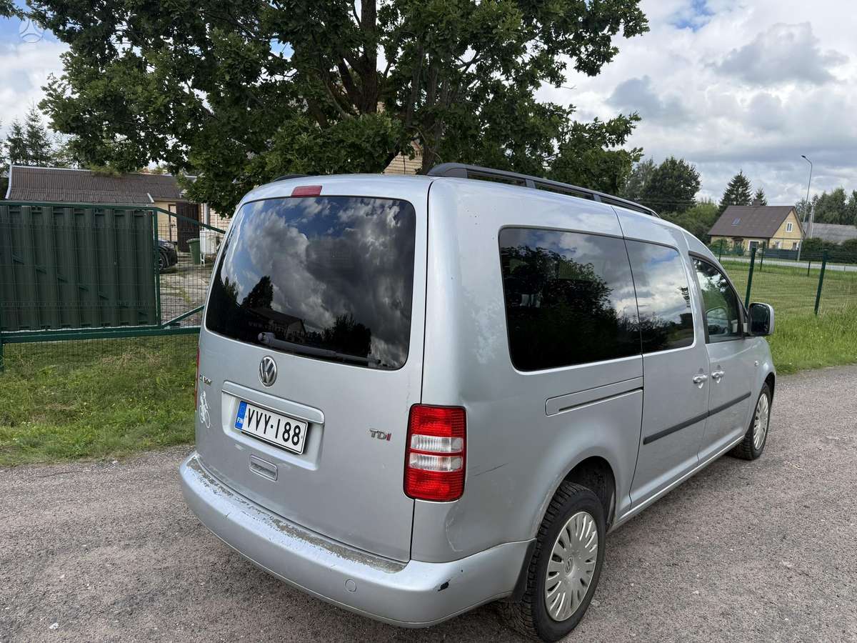 Volkswagen Caddy 2011 — engine 1600 cm³