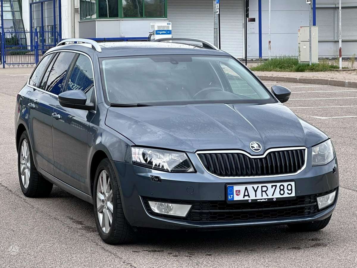 Skoda Octavia 2014 — rear view