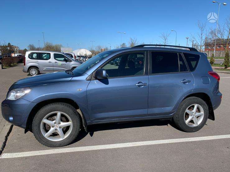 Toyota RAV4 2008 — вигляд ззаду
