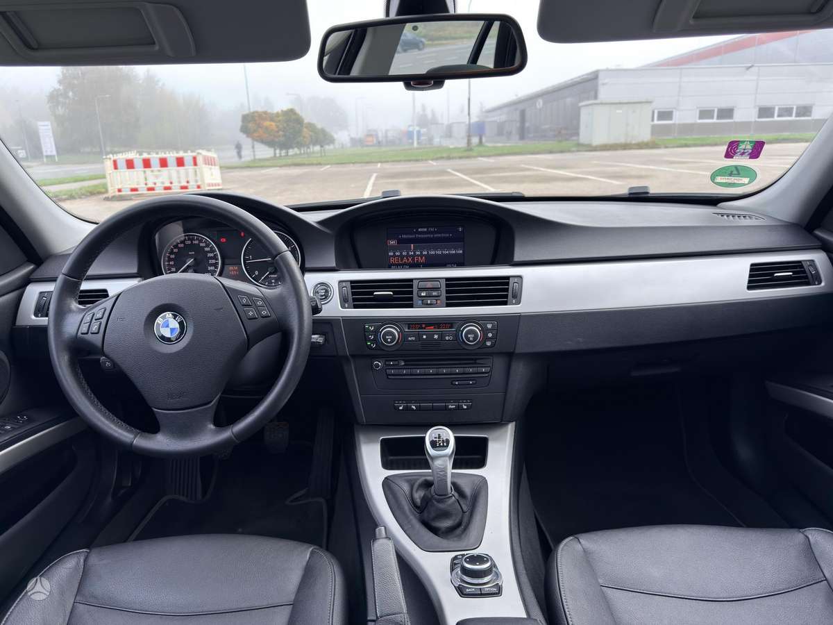 BMW 320 2009 — photo 11